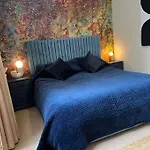 Entire Stylish Colourful Two Bed Flat In Clifton